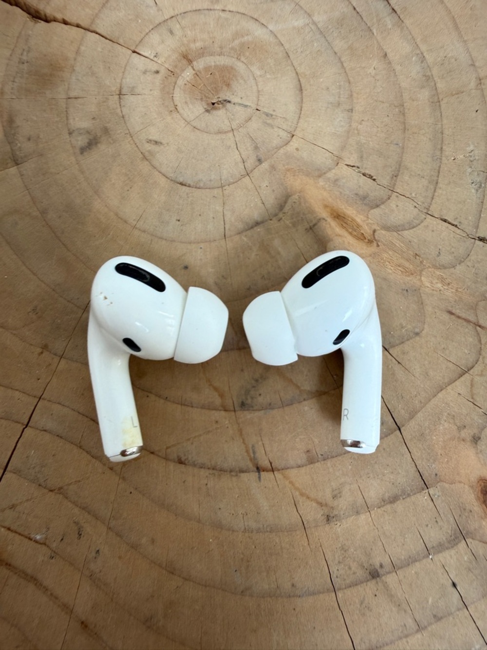 Apple AirPods Pro (1st Gen) Wireless Charging Case White Authentic A2083 A2084 - Picture 5 of 16